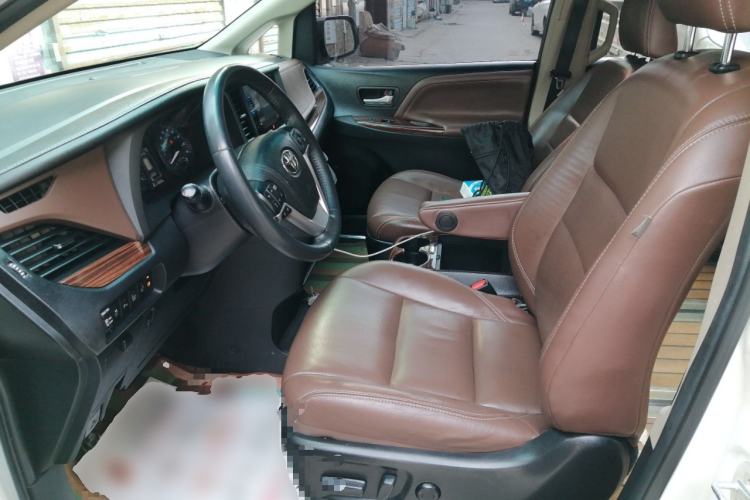 Used Toyota SIENNA 
