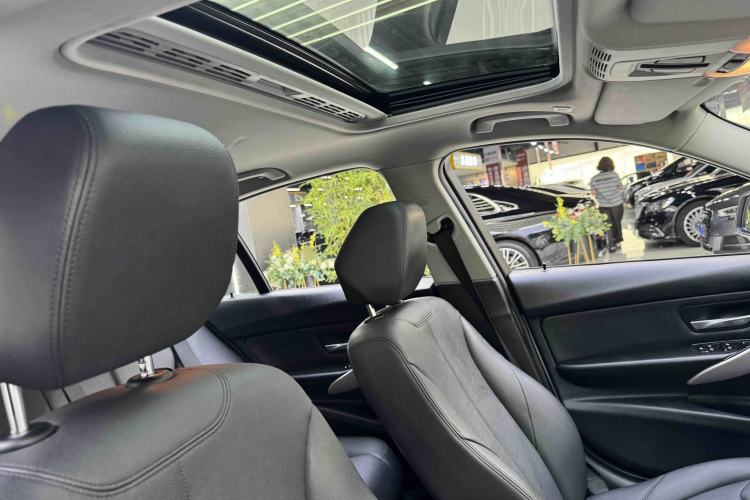 Used BMW 3 Series 2016 320i Fashion Model Interior 8