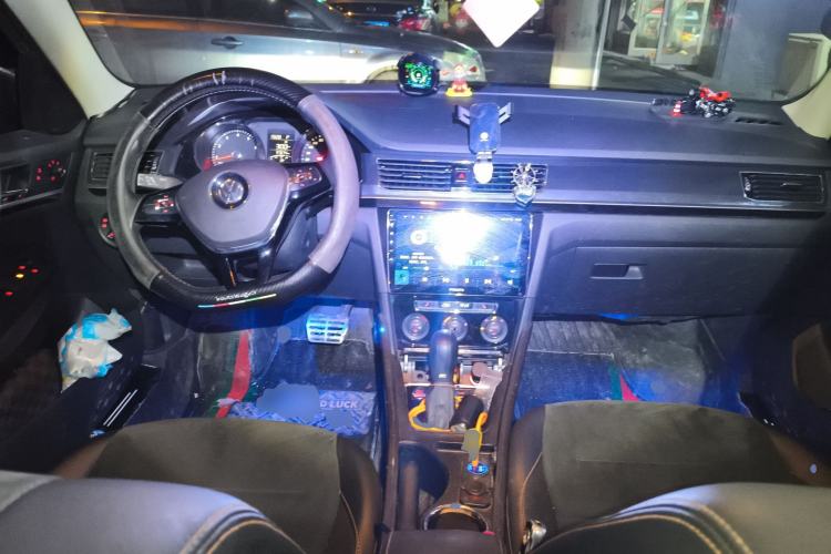 Used Volkswagen C-TREK 2017 230TSI DSG Luxury Model Center Console