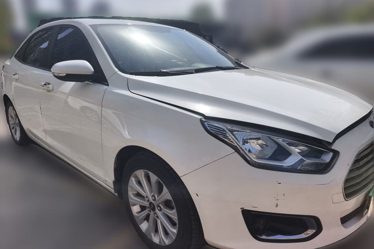 Used Ford Escort 2015 1.5L Automatic Fashion Model Front Right 45 Deg