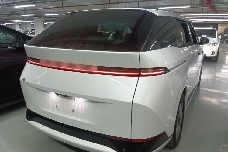 Used XPeng X9 2024 702 Ultra-Long Range Max
