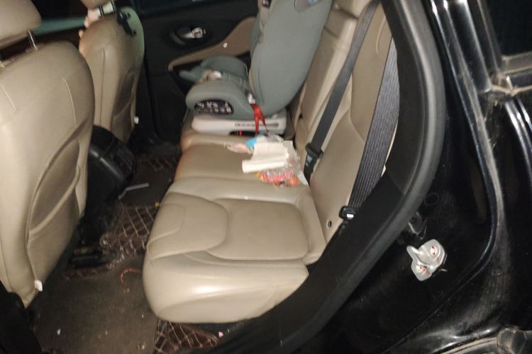 Used Jeep Cherokee 2016 2.0L Superior Edition
