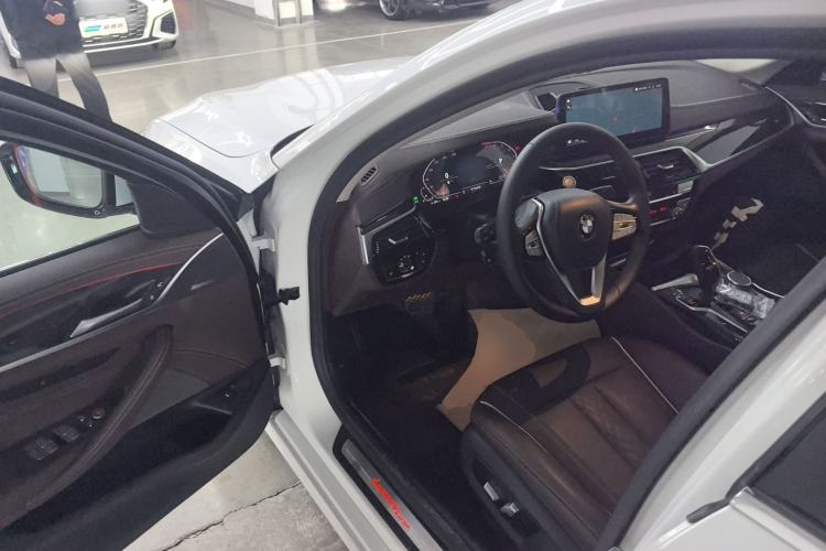 Used BMW 5 Series 2022 525Li Luxury Package Driver Seat