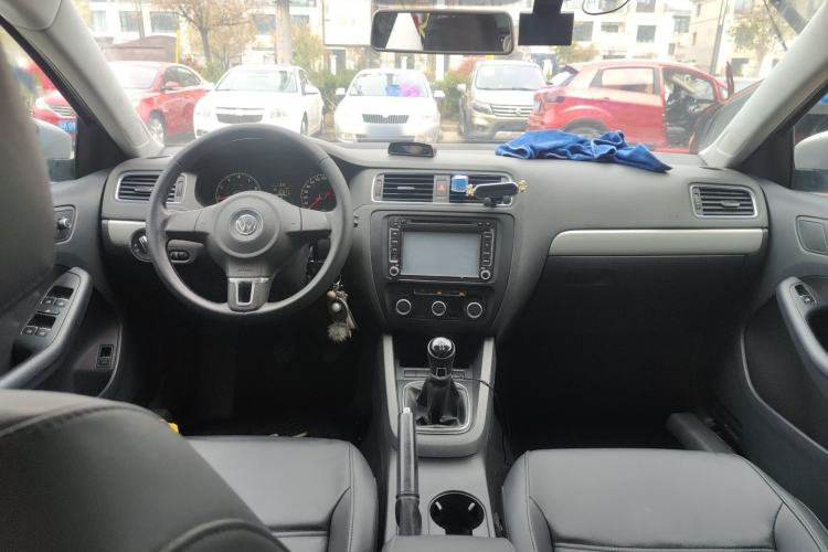 Used Volkswagen Sagitar 2014 1.6L Manual Comfort Model
