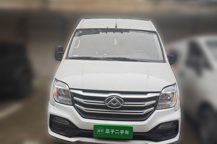 Used SAIC MAXUS Xintu V80 2025 Value Edition Aoyuntong 2.0T Manual Long Wheelbase Mid-Height Design 127 Ps 6/7/9-Seater Front