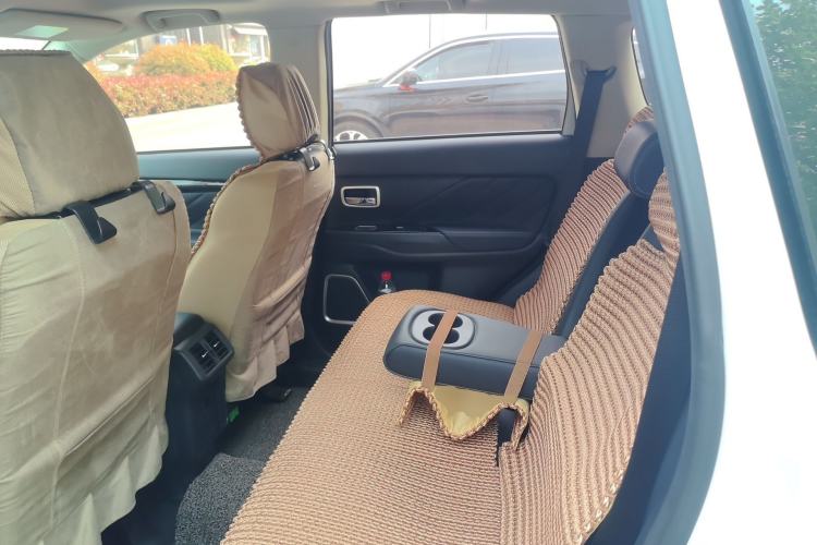 Used Mitsubishi Outlander 2019 2.4L 4x4 Zhi Xiang Edition 5 Seats China VI Standard