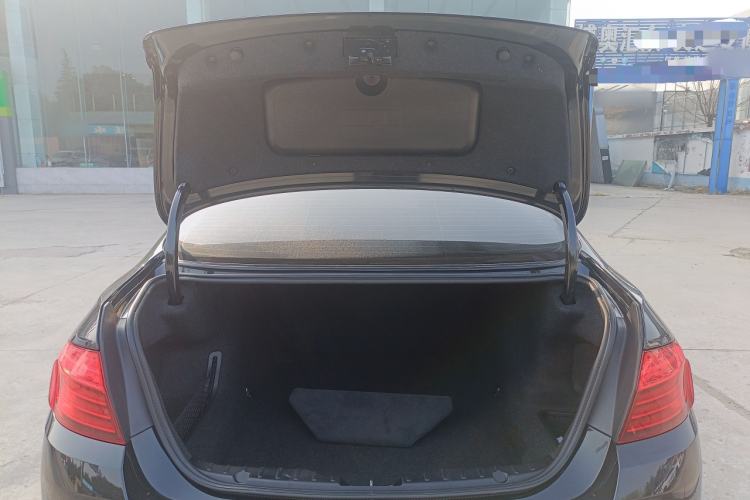 Used BMW 5 Series 2014 525Li Leading Model
