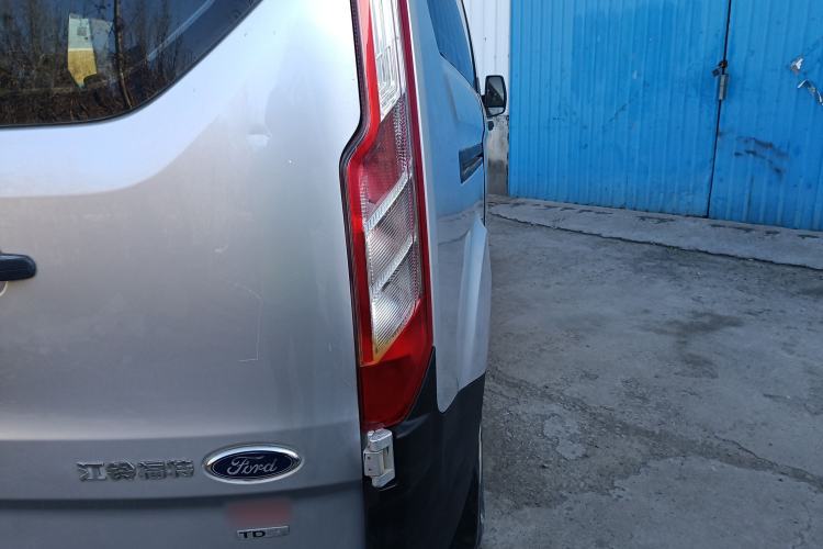 Used Ford Transit 2017 2.0T Diesel Multi-Function Commercial Vehicle Mid-Drive Mid-Roof China V Standard
