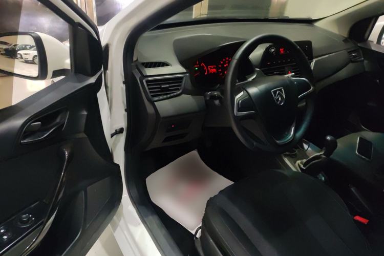 Used Baojun 310 2016 1.2L manual Comfort trim level