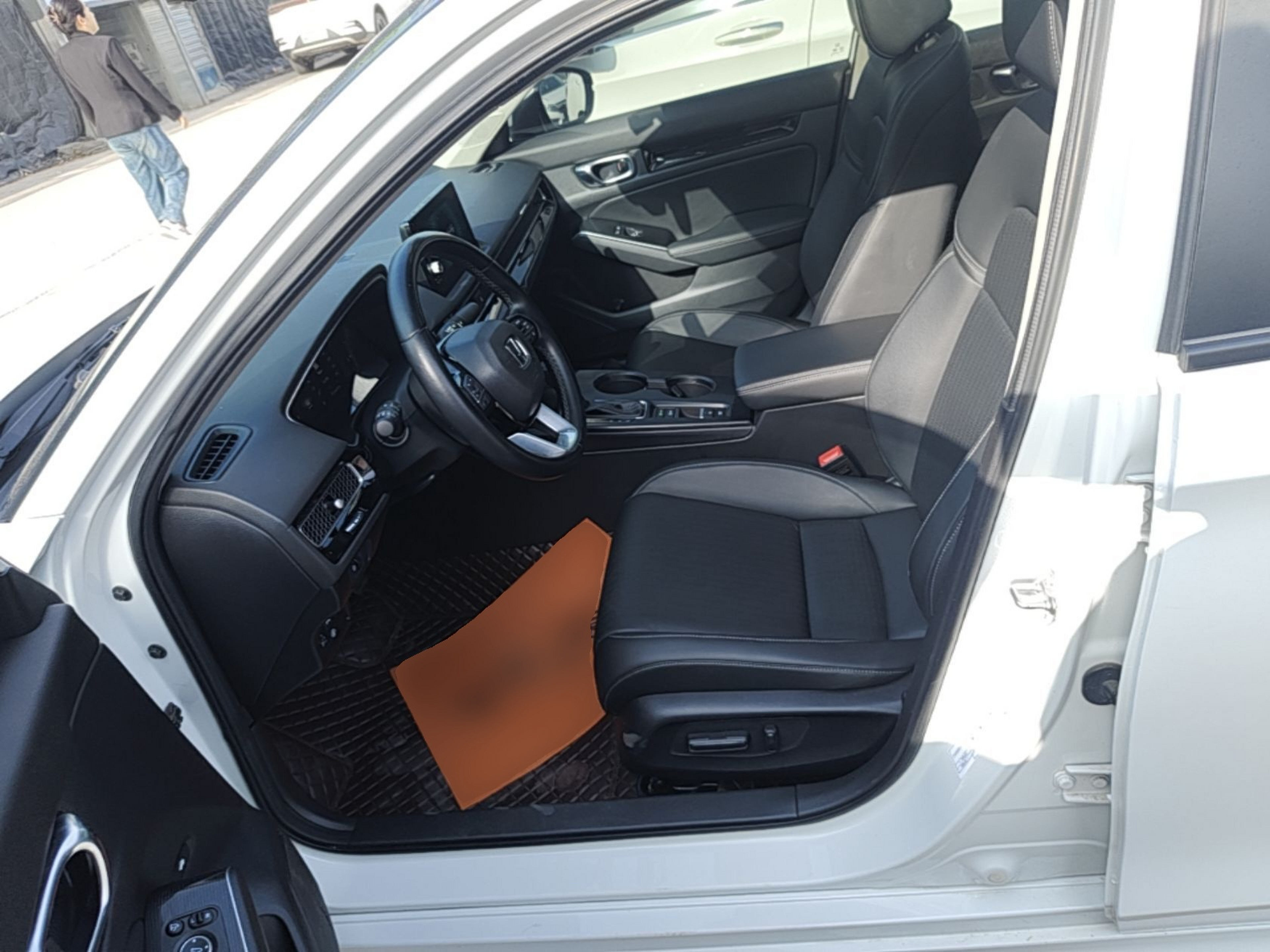 Переднее сиденье в автомобиле