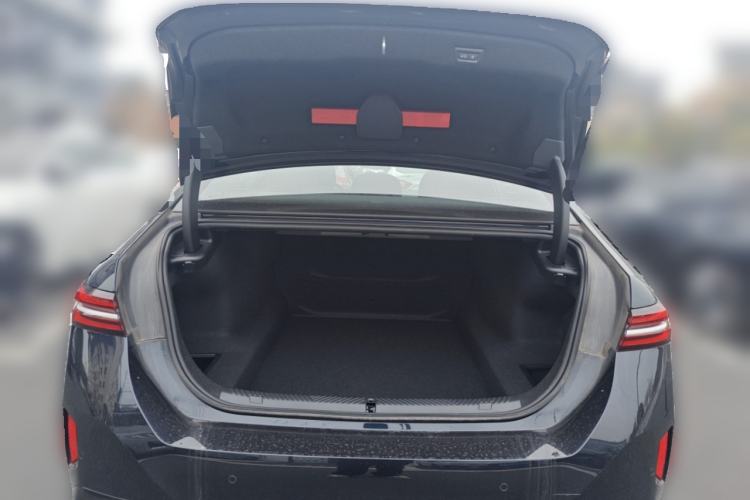 Used BMW 5 Series 2025 530Li Luxury Edition M Sport Package Trunk