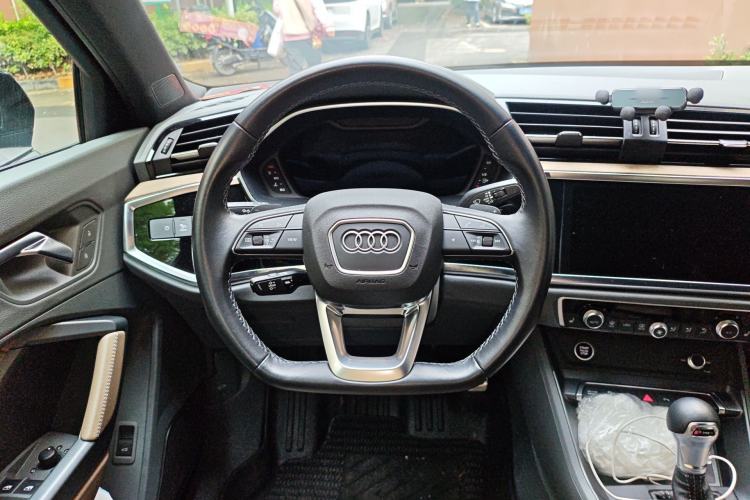 Used Audi Q3 2023 Updated 45 TFSI quattro Stylish and Dynamic Edition Steering Wheel