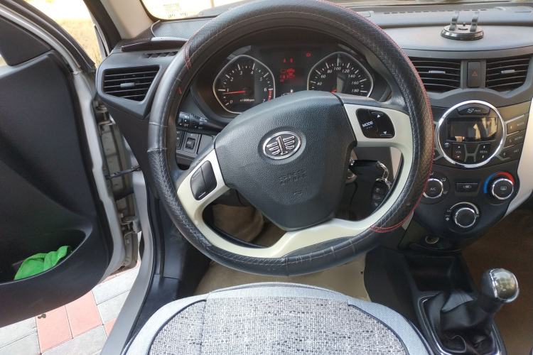 Used FAW Xiali N7 2013 1.3L Manual Luxury Model
