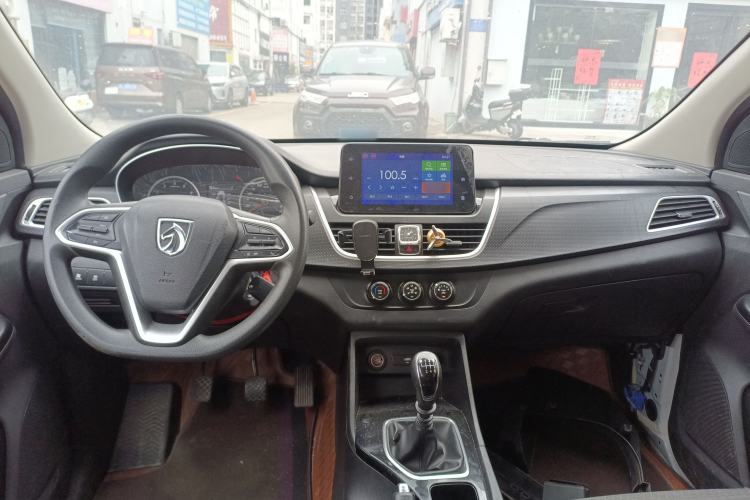 Used Baojun 730 2021 1.5L Manual Fashion Version 7 Seats Center Console