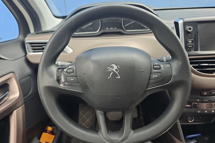 Used Peugeot 2008 2014 1.6L Automatic Fashion Edition Steering Wheel