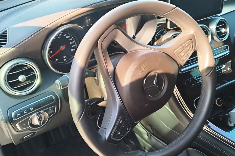 Used Mercedes-Benz GLC 2017 GLC 260 4MATIC Luxury Model
