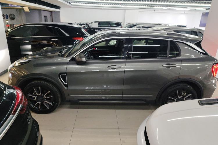 Used Lynk & Co 01 2021 2.0TD Two-Wheel-Drive Pro Trim Exterior 3