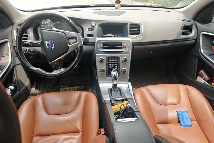 Used Volvo S60 2016 S60L T4 Zhiyuan Edition Center Console