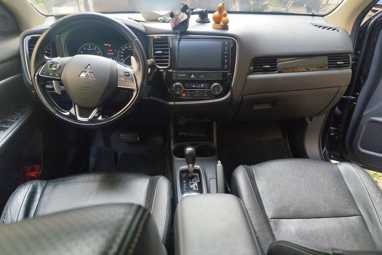 Used Mitsubishi Outlander 2016 2.4L 4x4 Elite Edition 5 Seats Center Console