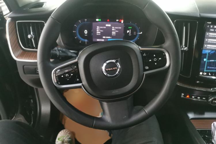 Used Volvo XC60 New Energy 2024 T8 Plug-in Hybrid Long-Range All-Wheel Drive Smart Luxury Edition
