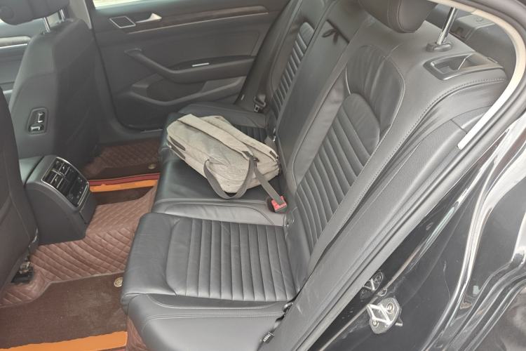 Used Volkswagen Magotan 2018 Facelift 330TSI DSG Luxury Model Left Rear Seat