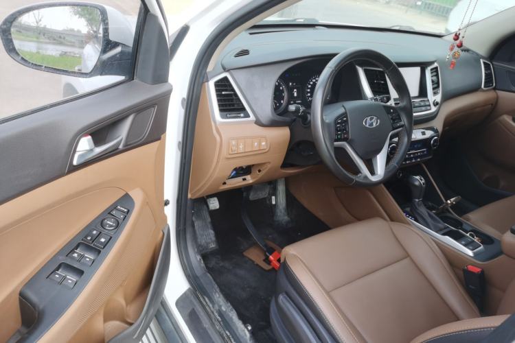 Used Hyundai Tucson 2015 1.6T Dual-Clutch Two-Wheel-Drive Leading Model Driver Seat