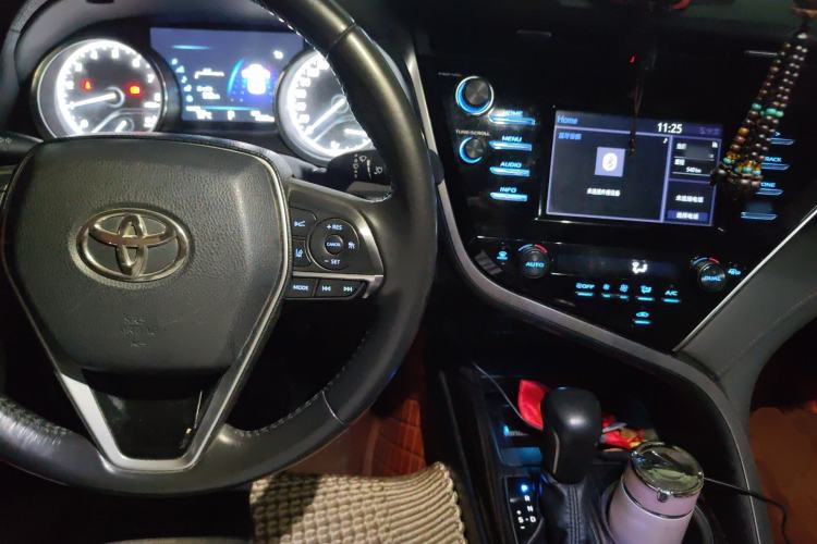 Used Toyota Camry 2018 2.0G Luxury Edition Center Console