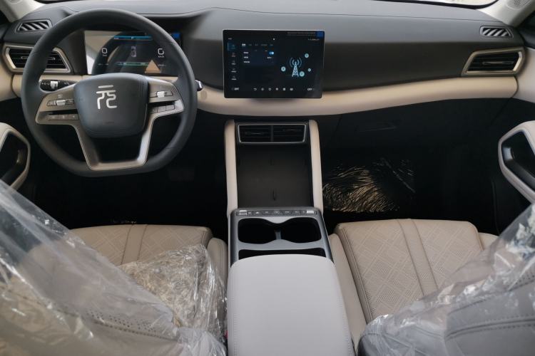 Used BYD Yuan UP 2025 Model 301KM Leading Version Center Console