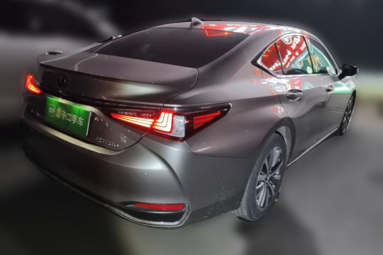 Used Lexus ES 2020 260 Excellence Edition Rear Right 45 Deg