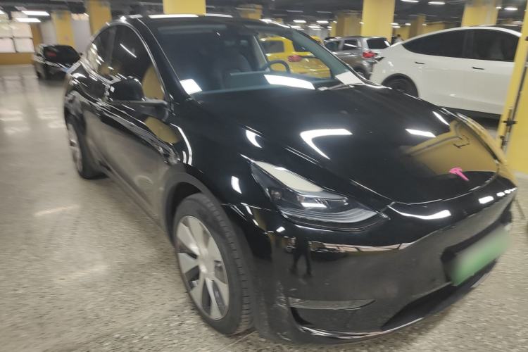 Used Tesla Model Y 2024 Long-Range All-Wheel-Drive Version Front Right 45 Deg