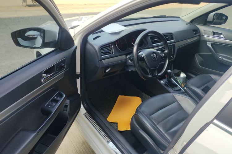 Used Volkswagen Lavida 2017 1.6L Automatic Comfort Edition
