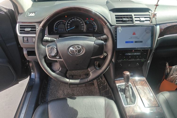 Used Toyota Camry 2016 2.0G 10th Anniversary Leading Edition

