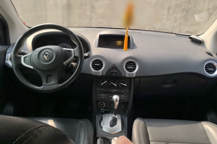 Used Renault Koleos 2014 Revised Version 2.0L Two-Wheel Drive Standard Edition Center Console