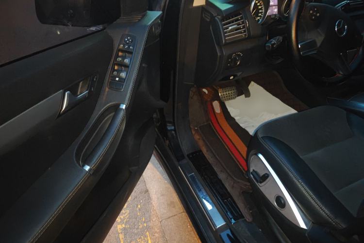 Used Mercedes-Benz R-Class 2014 R 320 4MATIC Business Model Driver Seat