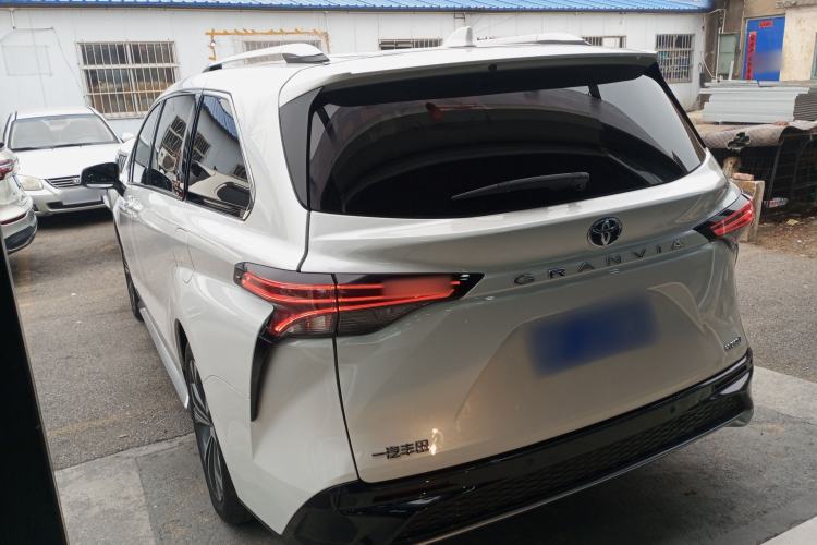 Used Toyota Granvia 2023 2.5L Hybrid Prestige VIP Edition
