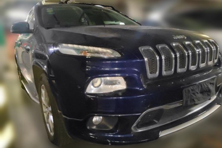 Used Jeep Cherokee 2017 2.4L Excellence Edition Front Right 45 Deg