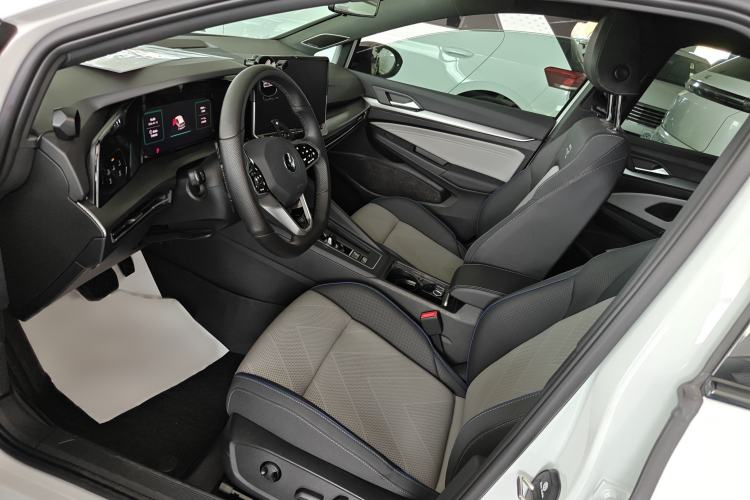 Used Volkswagen Golf 2026 300TSI R-Line Interior 8