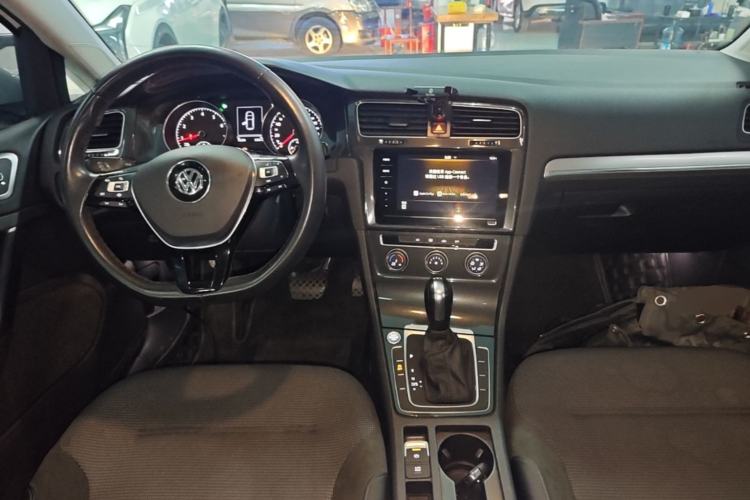 Used Volkswagen Golf 2020 Zhiai Edition 280TSI DSG Comfort Model Center Console