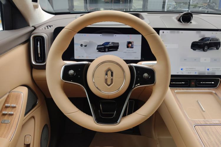 Used Hima AITO M8 2025 Extended-Range Ultra Version 53.4 kWh 6-Seater Edition Steering Wheel