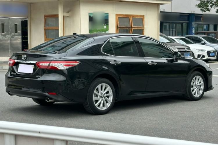 Used Toyota Camry 2021 2.0G Luxury Edition
