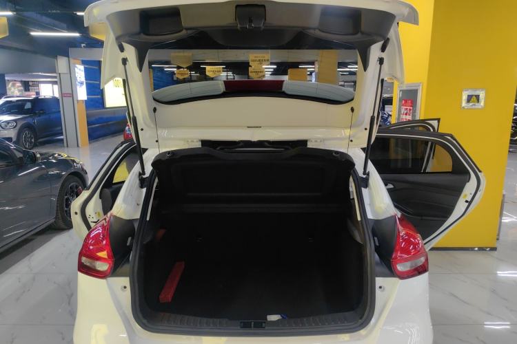 Used Ford Focus 2018 Hatchback Classic 1.6L Automatic Trendy SmartDrive Edition
