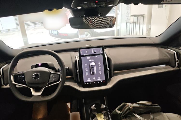 Used Volvo EX30 2025 Rear-Drive Long-Range Plus Model Center Console