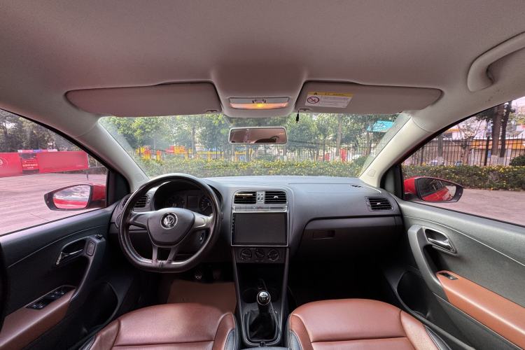 Used Volkswagen Polo 2016 1.4L Manual Fashion Model Interior 2