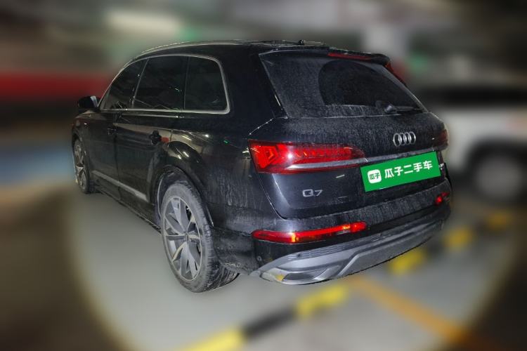 Used Audi Q7 2022 55 TFSI quattro S line Sport model
