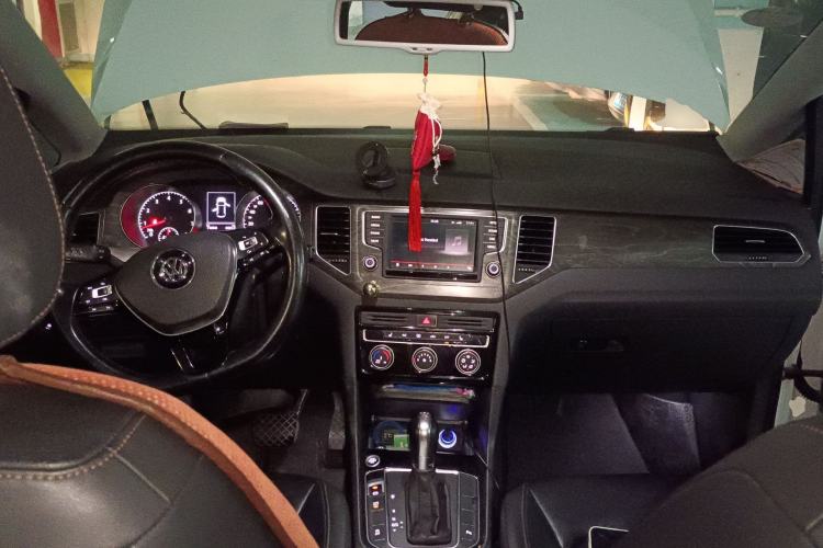 Used Volkswagen Golf Sportsvan 2016 280TSI Automatic Luxury Model Center Console