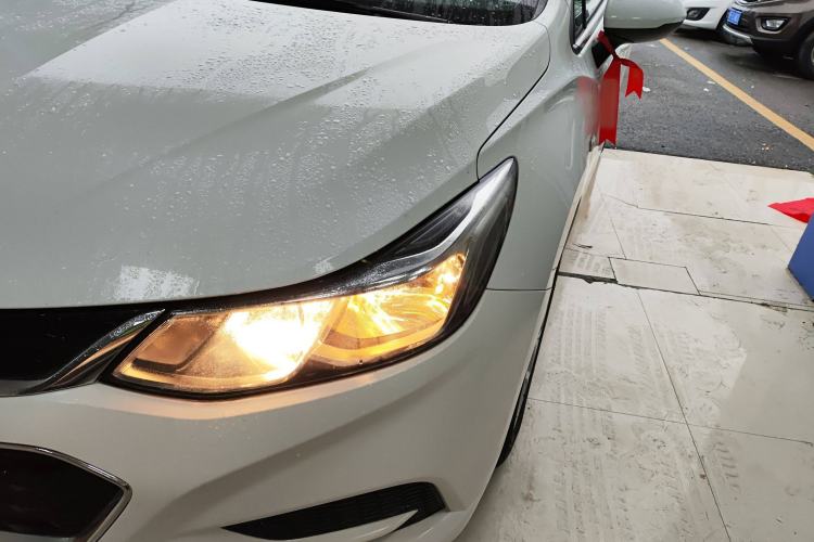 Used Chevrolet Cruze 2017 1.5L Hatchback Automatic Pioneer Sunroof Edition