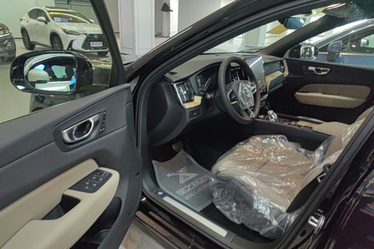 Used Volvo XC60 2026 B5 4x4 Smart Luxury Edition Driver Seat