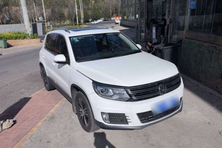 Used Volkswagen Tiguan 2015 1.8TSI Automatic Two-Wheel Drive Luxury Model Front Right 45 Deg