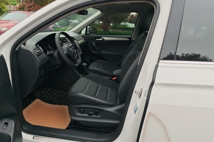 Used Volkswagen Tiguan L 2020 330TSI Automatic Two-Wheel Drive Smart Luxury Edition China VI Standard Interior 1