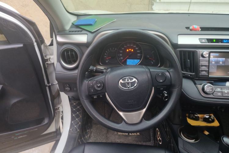 Used Toyota RAV4 2015 2.0L CVT 4x4 Trend Edition Steering Wheel